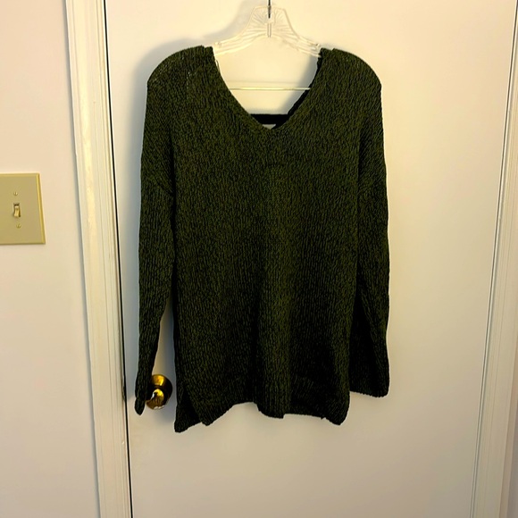 Green sweater with tie back - Picture 1 of 2